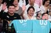 导演：此前杨鸣看望的病重球迷已完全康复 昨晚现场观看辽篮比赛