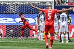 瑞士1-0领先波黑！梅米奇解围没有顶远，曼赞比替补登场抽射破门
